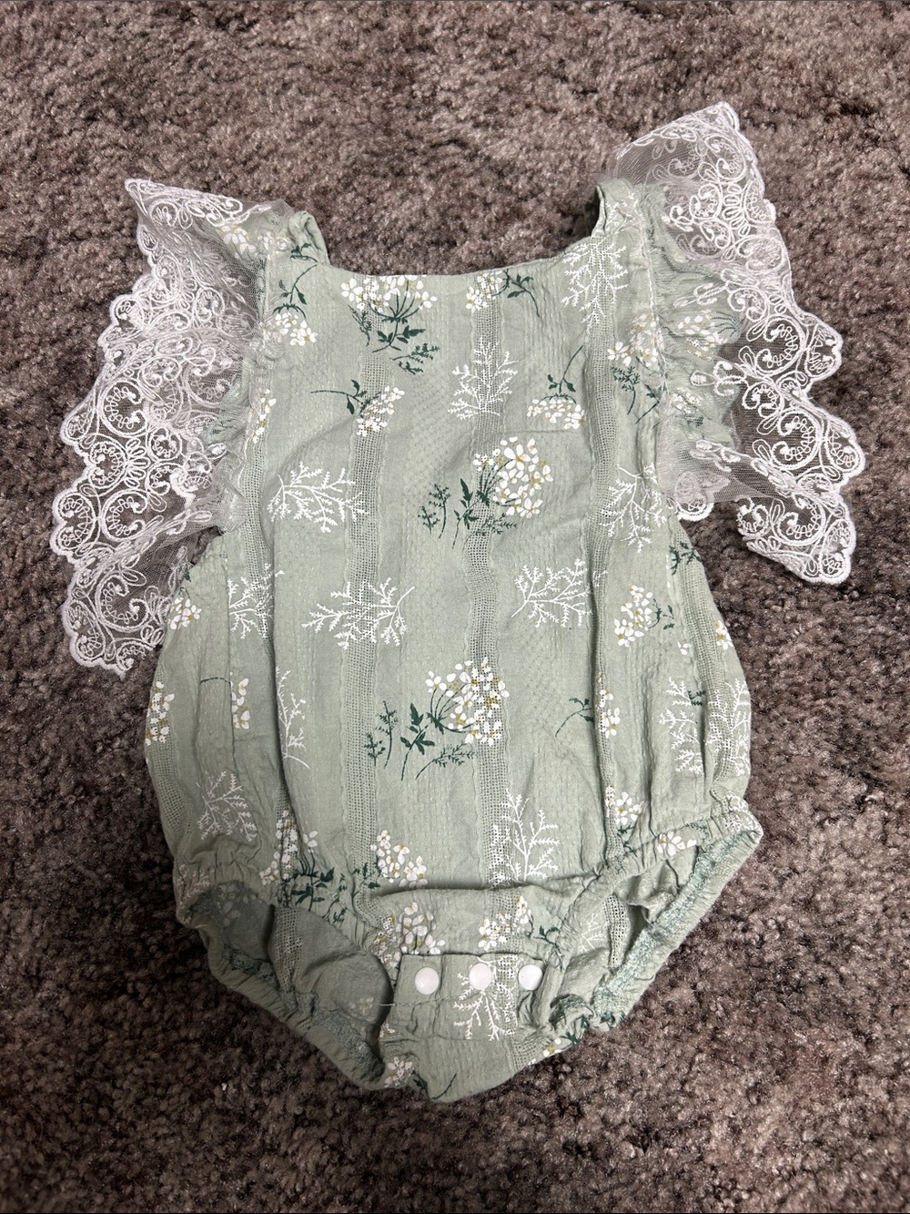 Green Floral Lace-Sleeve Baby Romper